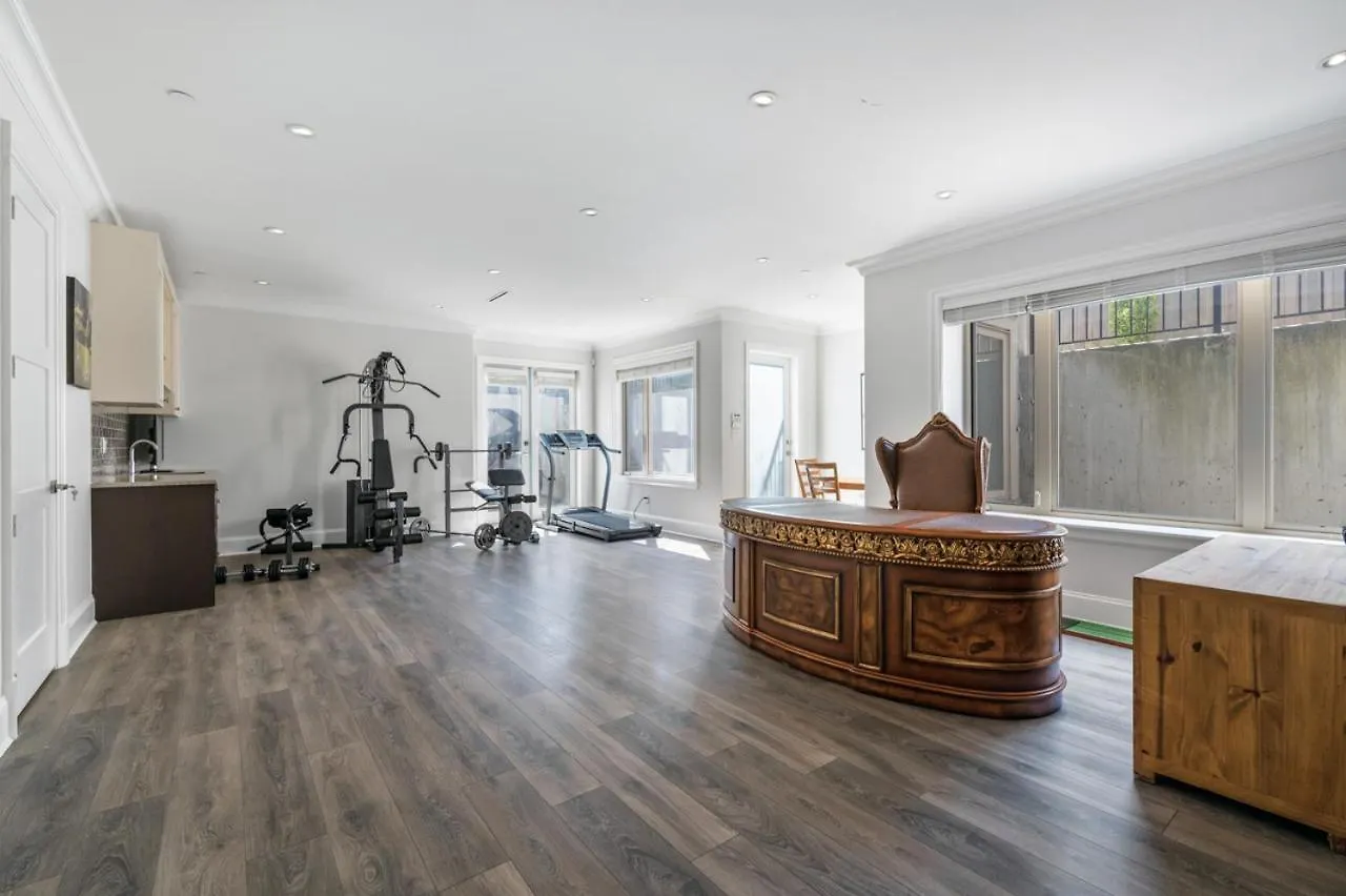 Elegant Spacious Vancouver Retreat Modern Amenitie Villa 0*,  Canada