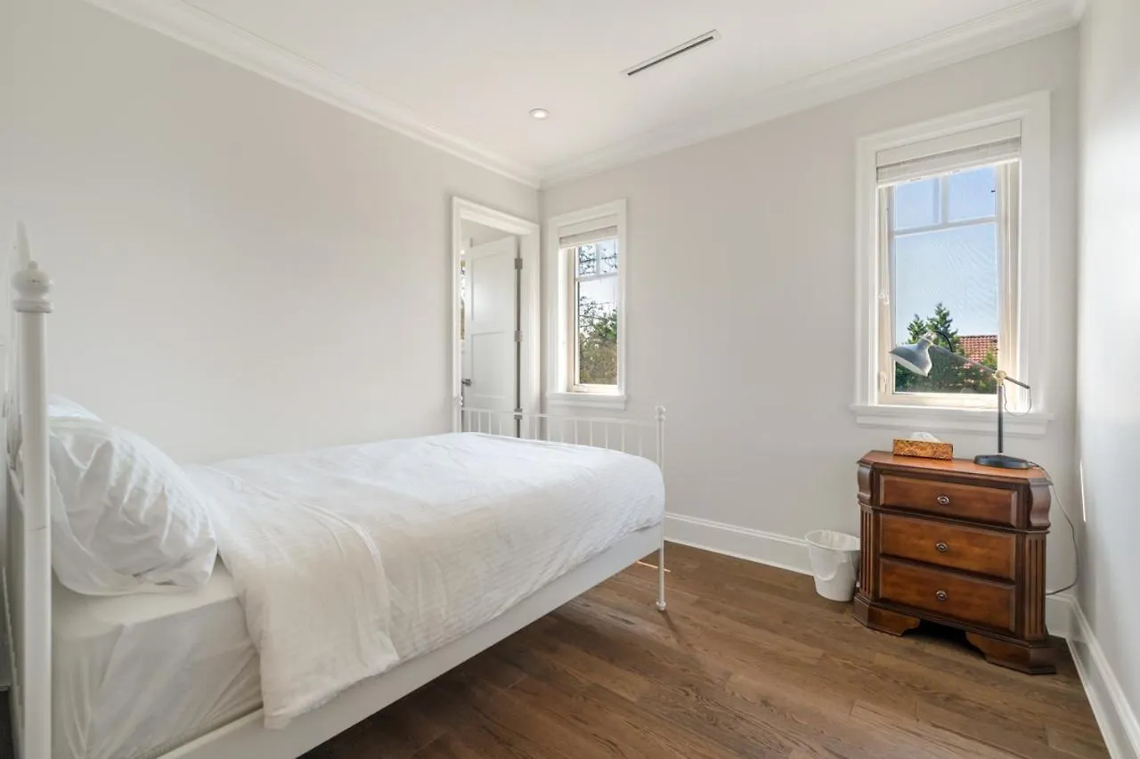 Elegant Spacious Vancouver Retreat Modern Amenitie Villa Holiday home